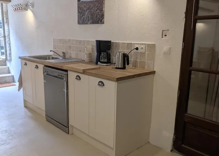 In Nanteuil-en-vallée *